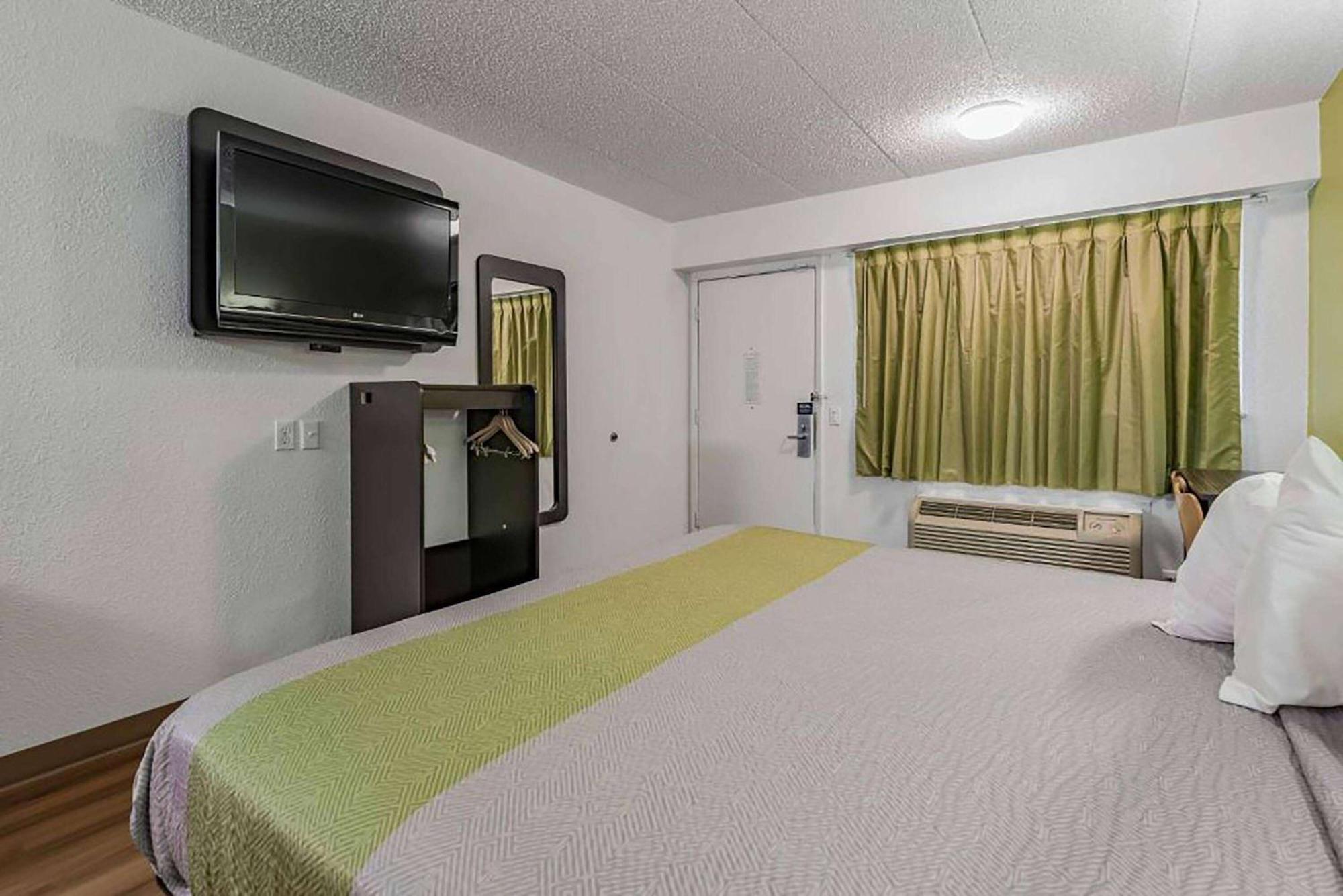 Days Inn By Wyndham Cincinnati I-71 Silverton Extérieur photo