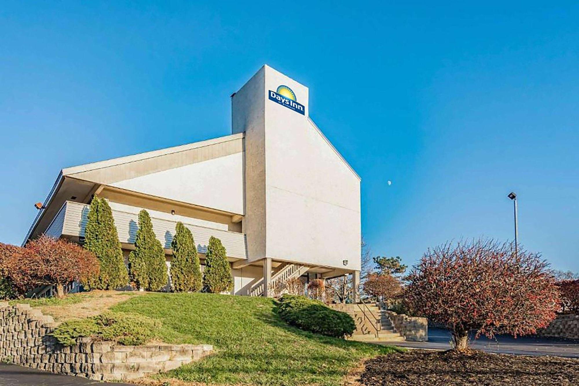 Days Inn By Wyndham Cincinnati I-71 Silverton Extérieur photo