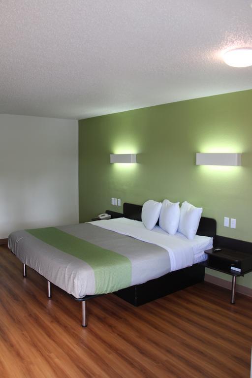 Days Inn By Wyndham Cincinnati I-71 Silverton Extérieur photo